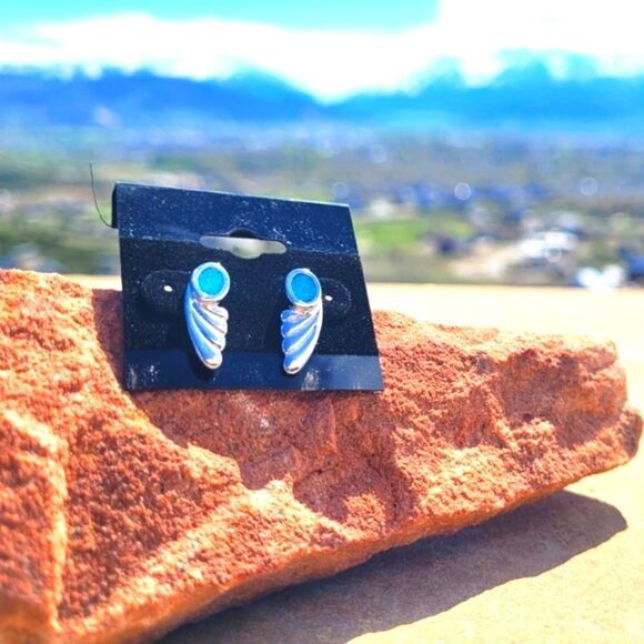 New! Genuine Turquoise Southwestern Wing Earrings - Picture 1 of 2